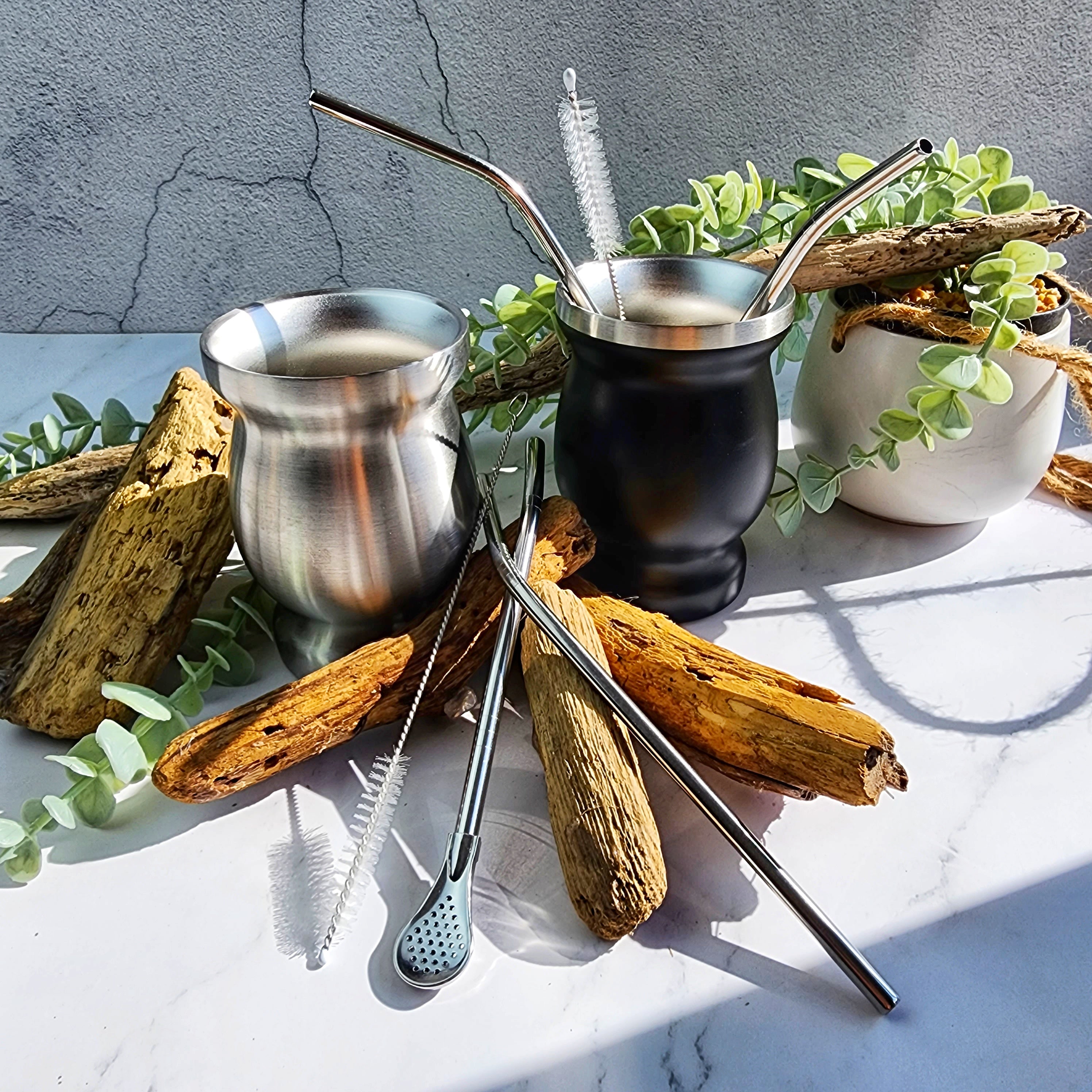 Bombilla, tasse à maté avec cuillère, brosse de nettoyage et paille en inox