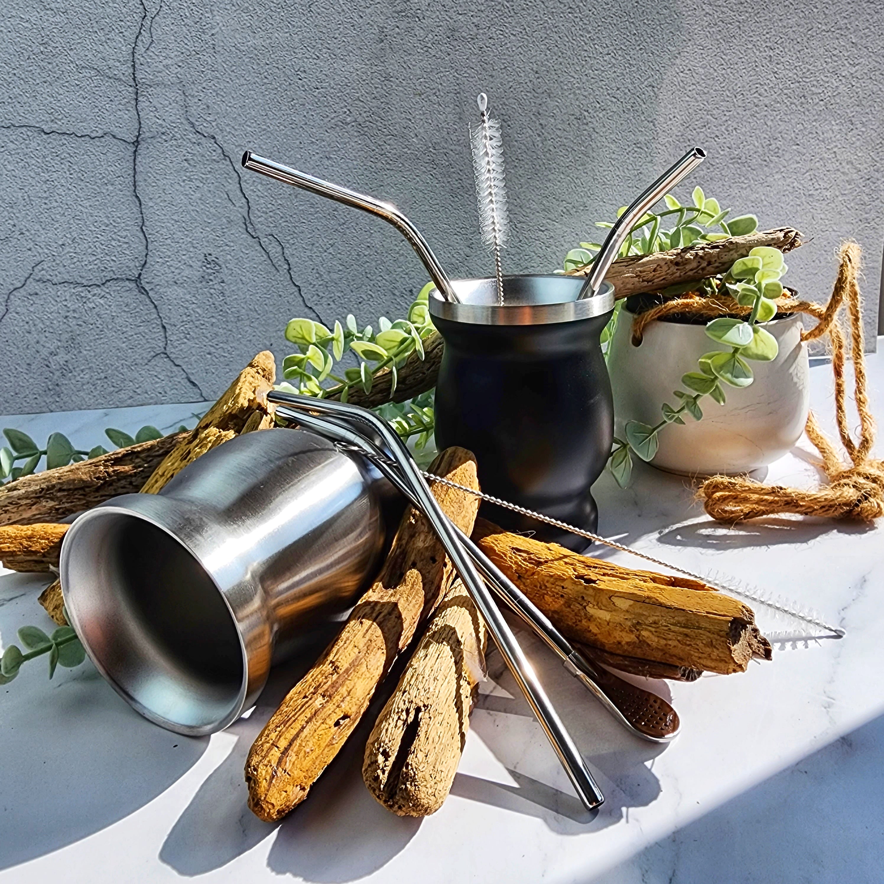 Bombilla, tasse à maté avec cuillère, brosse de nettoyage et paille en inox