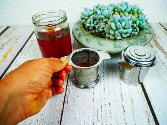 Détail maille fine de l'infuseur à thé en inox