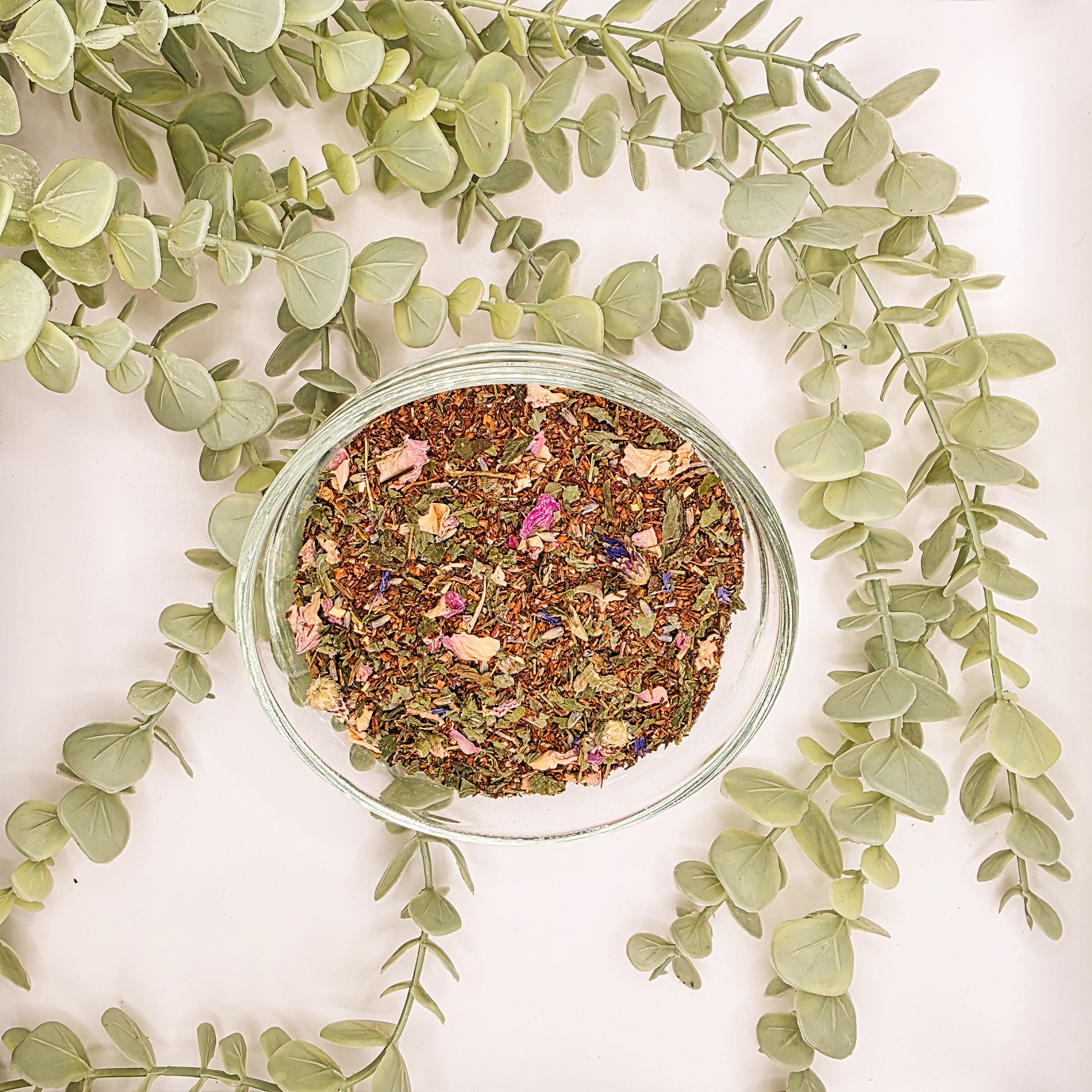 Tisane Futures Mamans en vrac – rooibos pétales de rose bleuet aronia lavande – Le Lab'oh des Thés