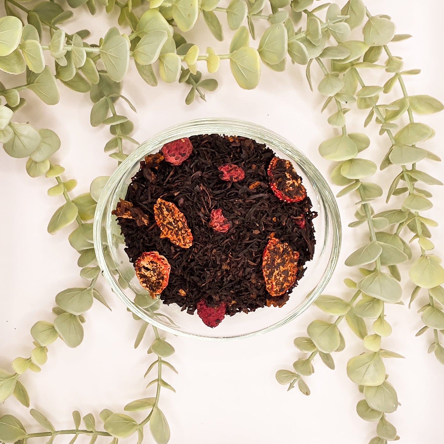 Thé Noir Baies Sauvages en vrac – mélange Assam fraise cassis framboise mûre groseille pétales de rose – Le Lab'oh des Thés