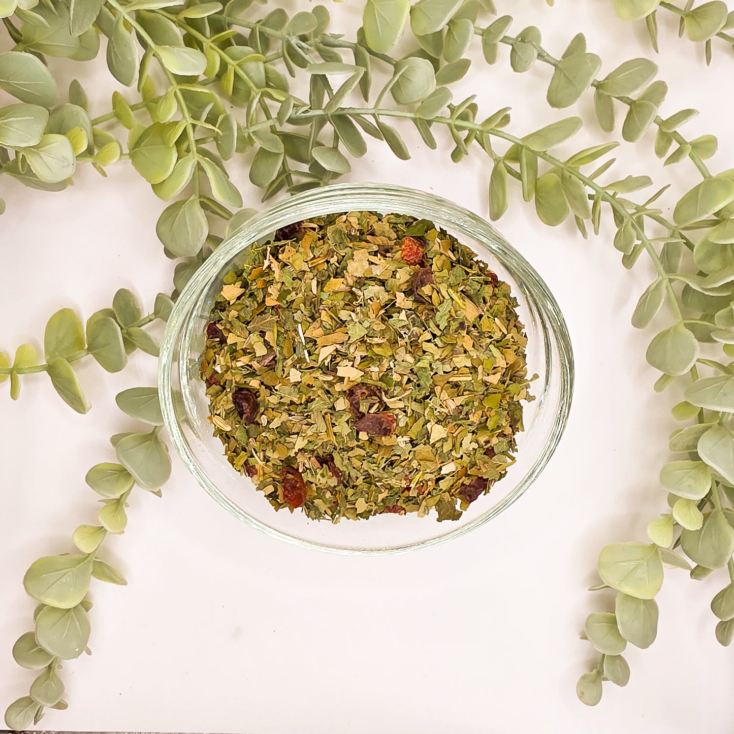 Mélange Maté Mince Alors en vrac – maté vert 43% ortie feuilles de mûre cynorrhodon fenouil anis bouleau réglisse – Le Lab'oh des Thés