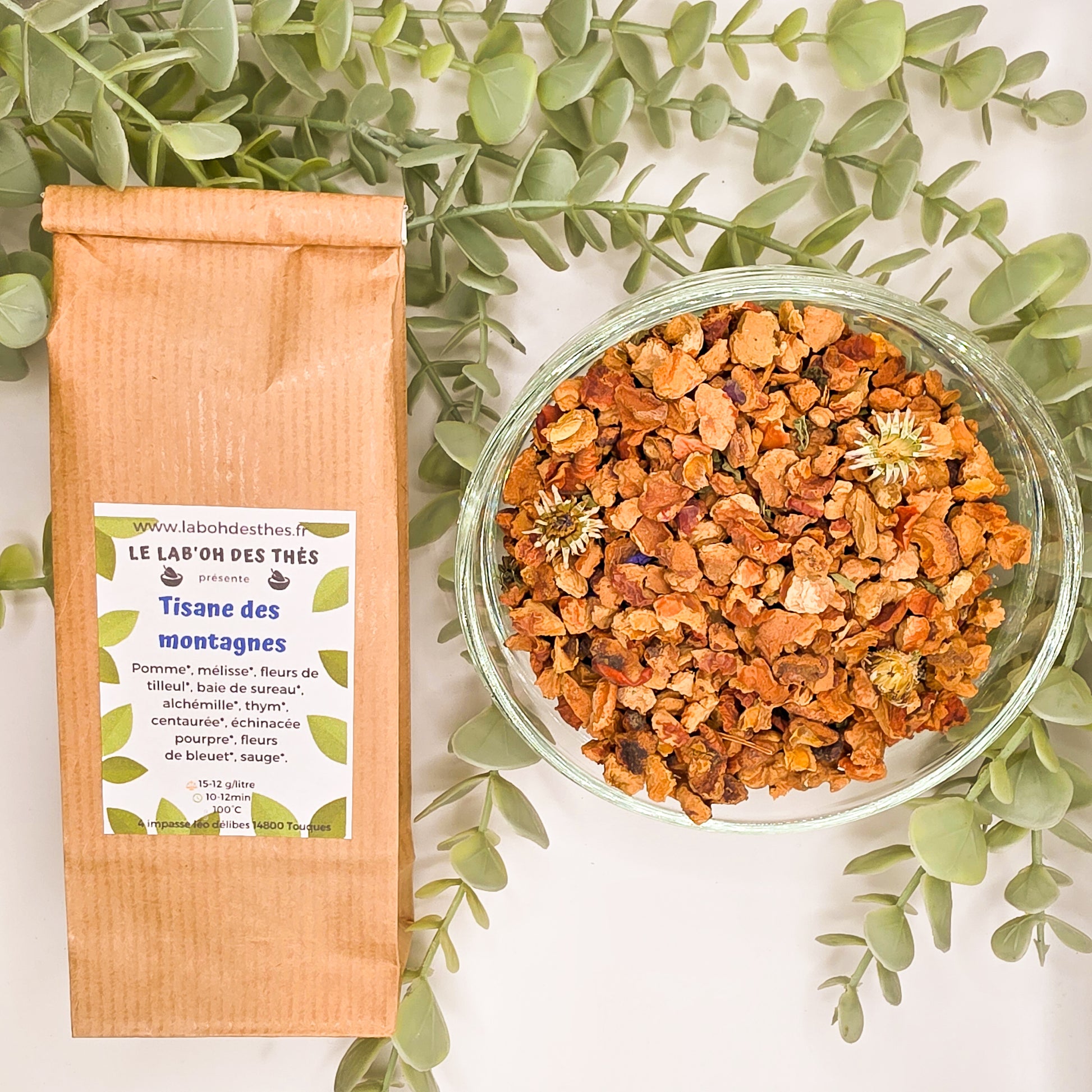 Tisane des Montagnes en sachet et vrac – pomme mélisse tilleul thym sureau échinée alchémille bleuet sauge – Le Lab'oh des Thés