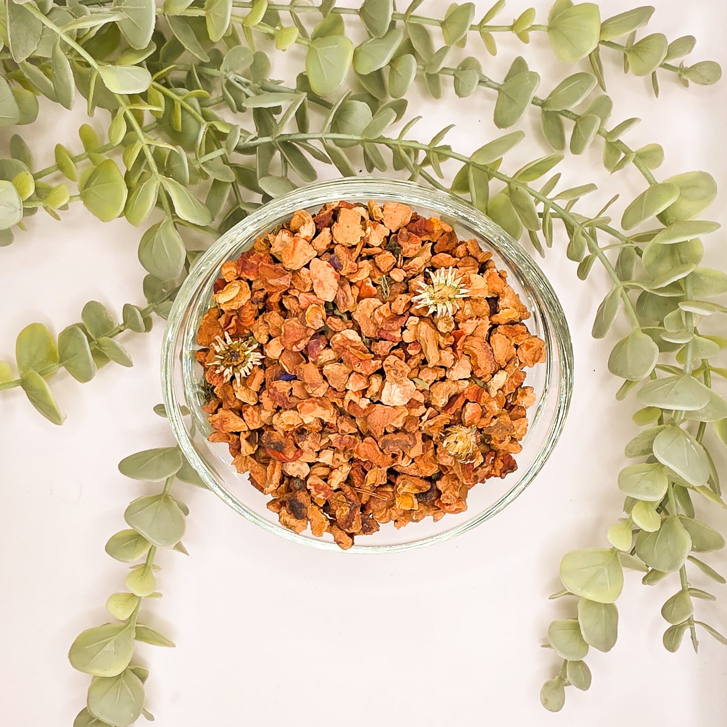 Mélange Tisane des Montagnes en vrac – mélisse tilleul thym sauge sureau alchémille centaurée échinée fleurs de bleuet – Le Lab'oh des Thés