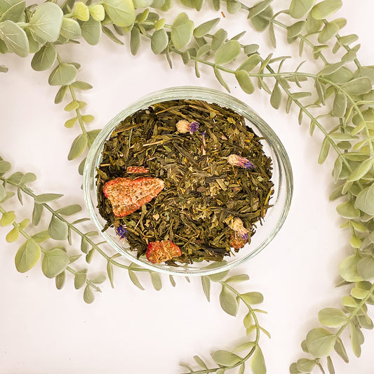 Jardin de Fraises & Menthe thé vert BIO en vrac – mélange Sencha menthe fraise feuilles de mûre extrait de vanille fleurs de bleuet acerola – Le Lab'oh des Thés