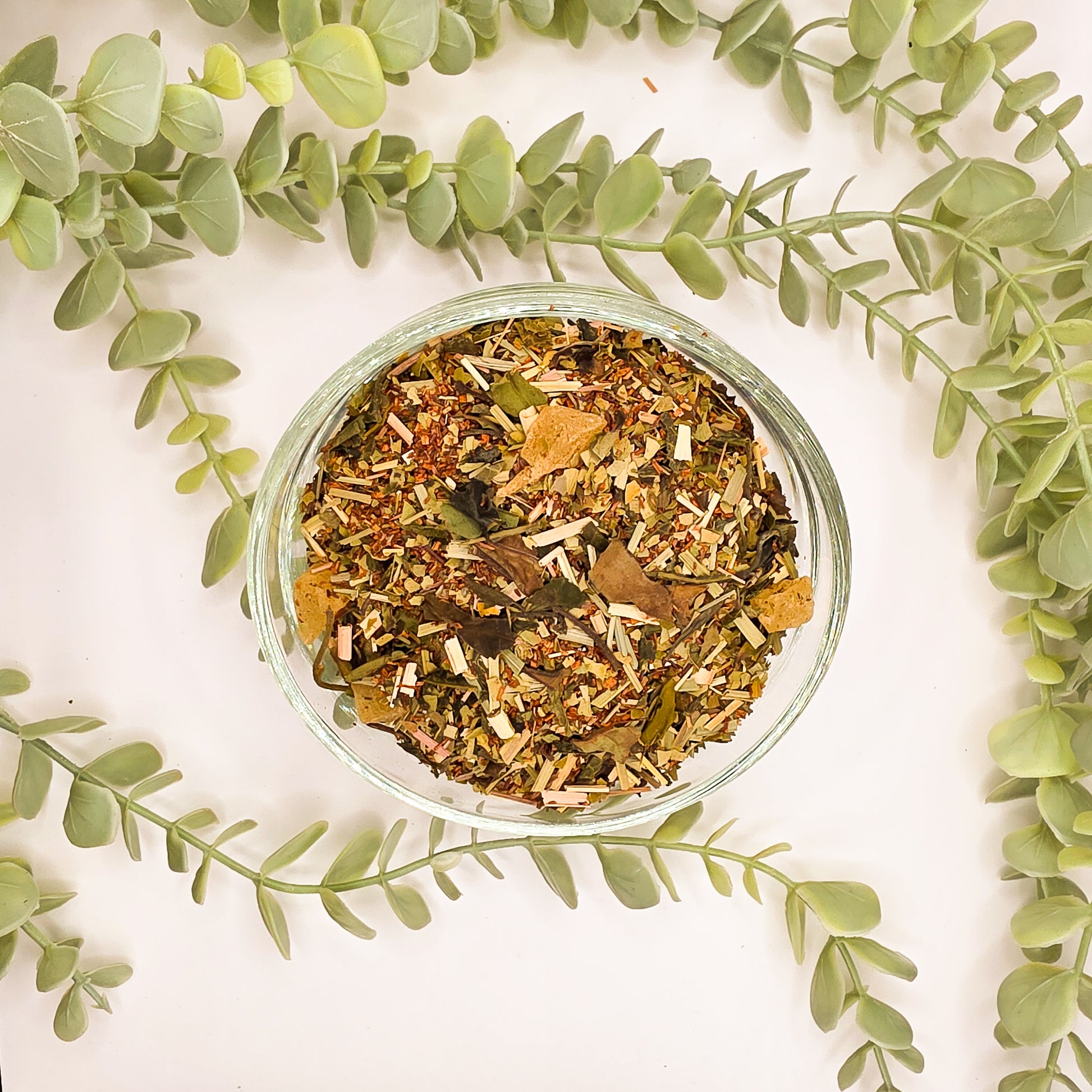 Île de Jade infusion en vrac – mélange rooibos maté vert citronnelle China Sencha ananas Pai Mu Tan – Le Lab'oh des Thés