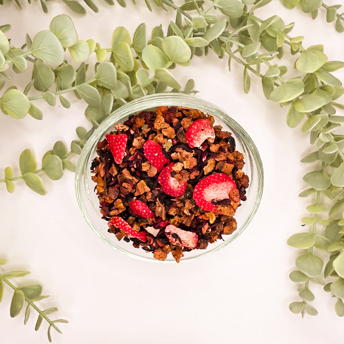 Mélange Infusion Fruits Rouges en vrac – fraise mûre cassis groseille hibiscus cynorrhodon pomme baie de sureau – Le Lab'oh des Thés
