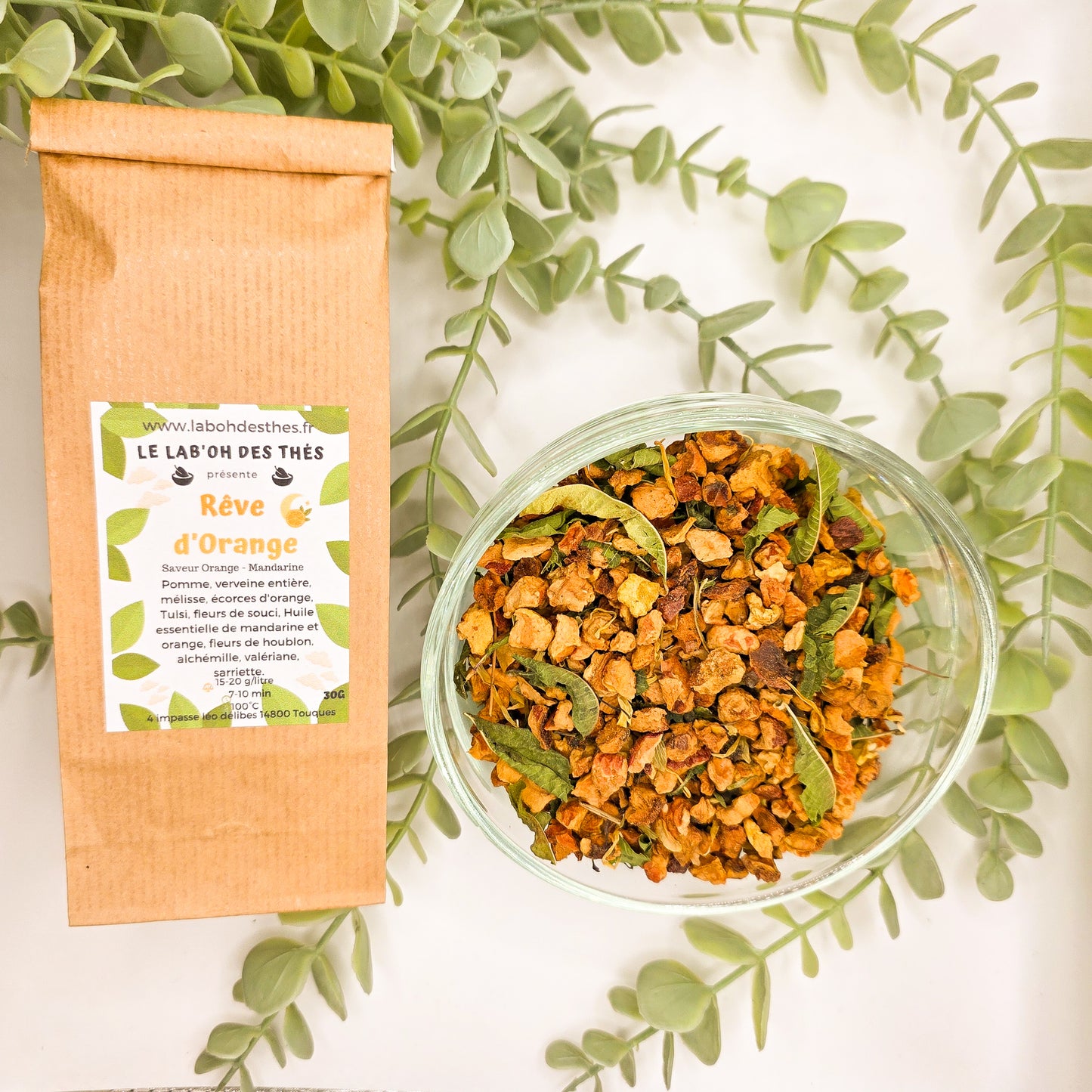 Infusion Rêve d'Orange en sachet et vrac – pomme verveine mélisse écorces d'orange tulsi fleurs de souci mandarine houblon alchémille valériane sarriette – Le Lab'oh des Thés