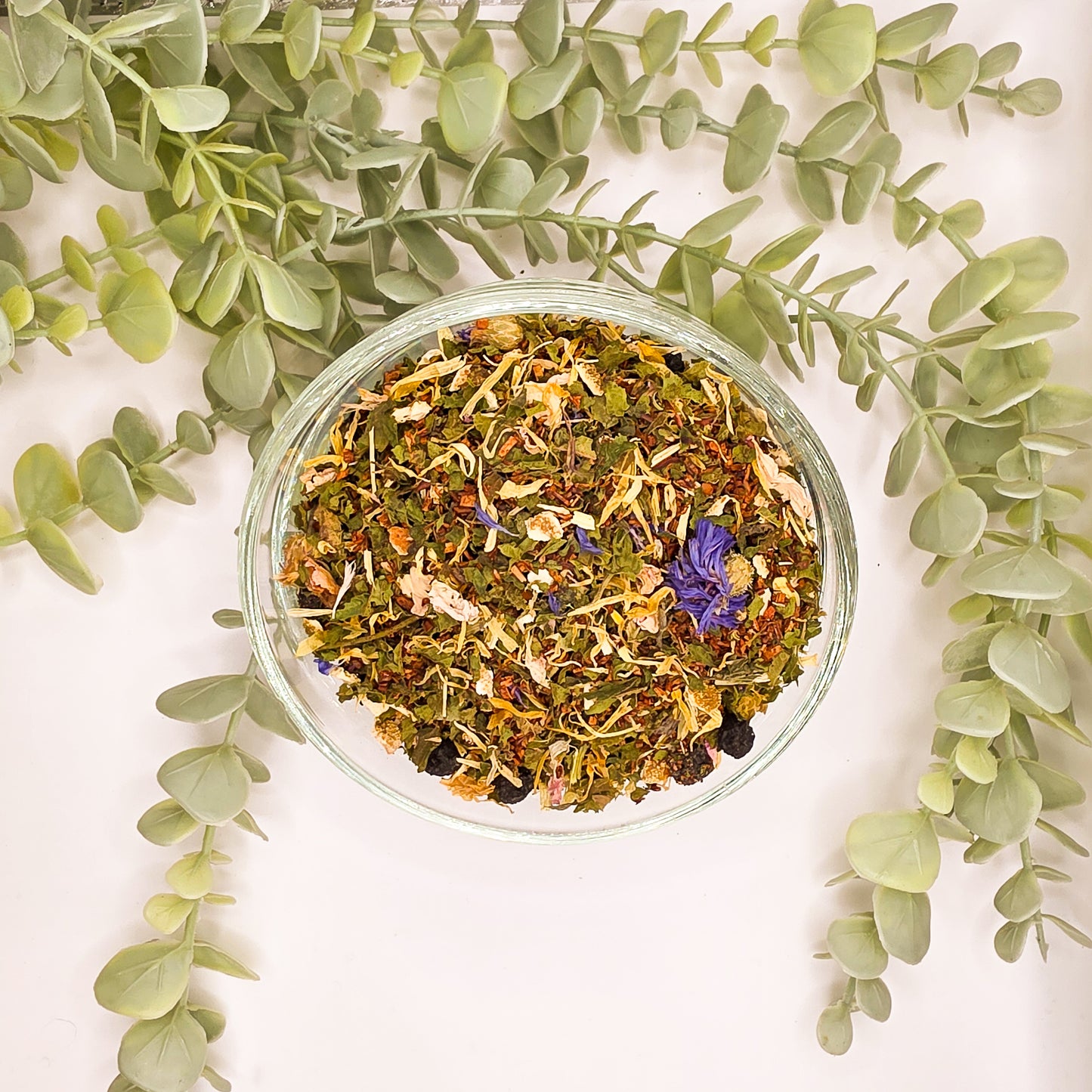 Mélange Rooibos Sunset en vrac – rooibos orange mangue aronia souci pétales de rose fleurs de bleuet – Le Lab'oh des Thés