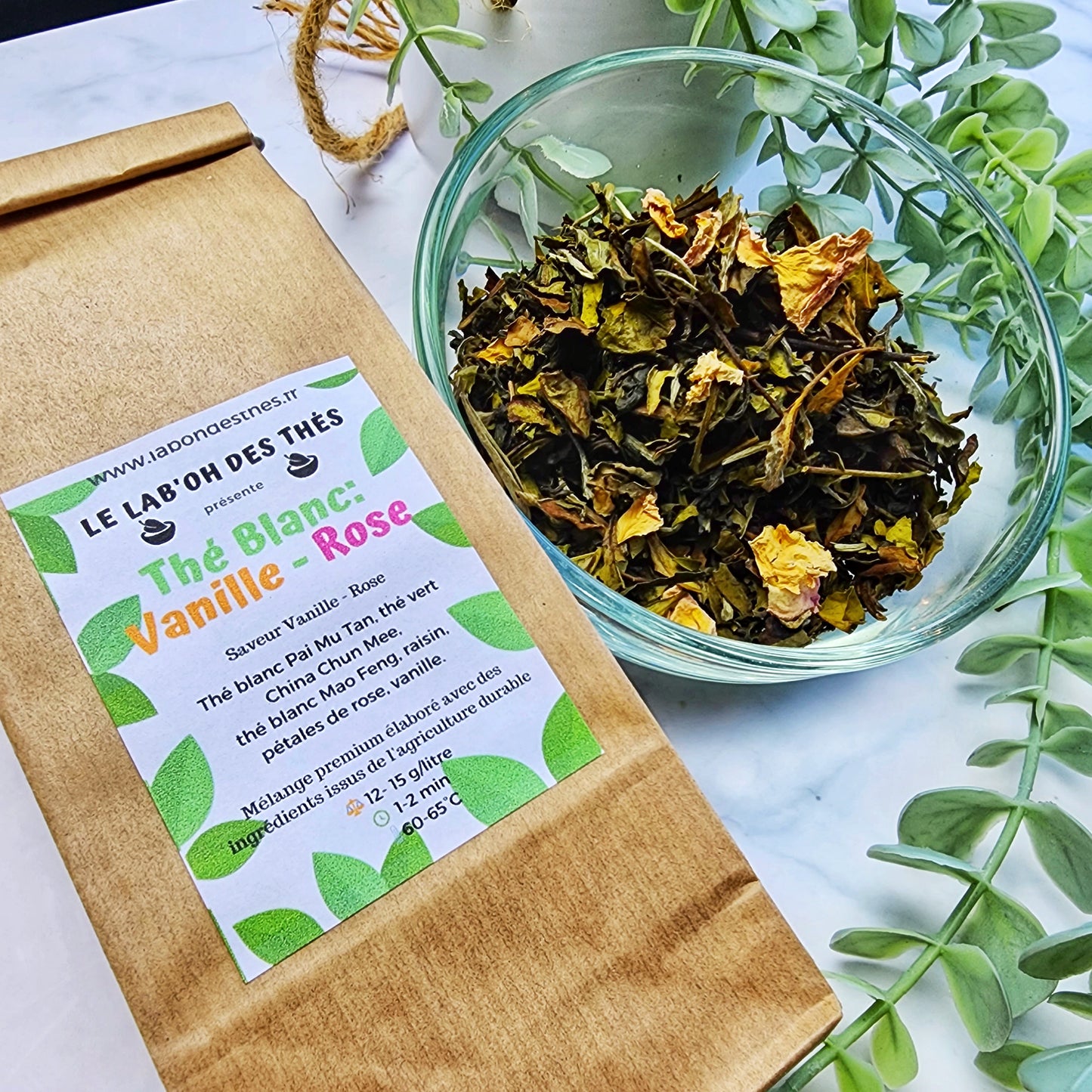 Mélange Thé Blanc Vanille Rose en vrac – Pai Mu Tan Mao Feng Chun Mee pétales de rose 2% vanille 1% raisin – Le Lab'oh des Thés