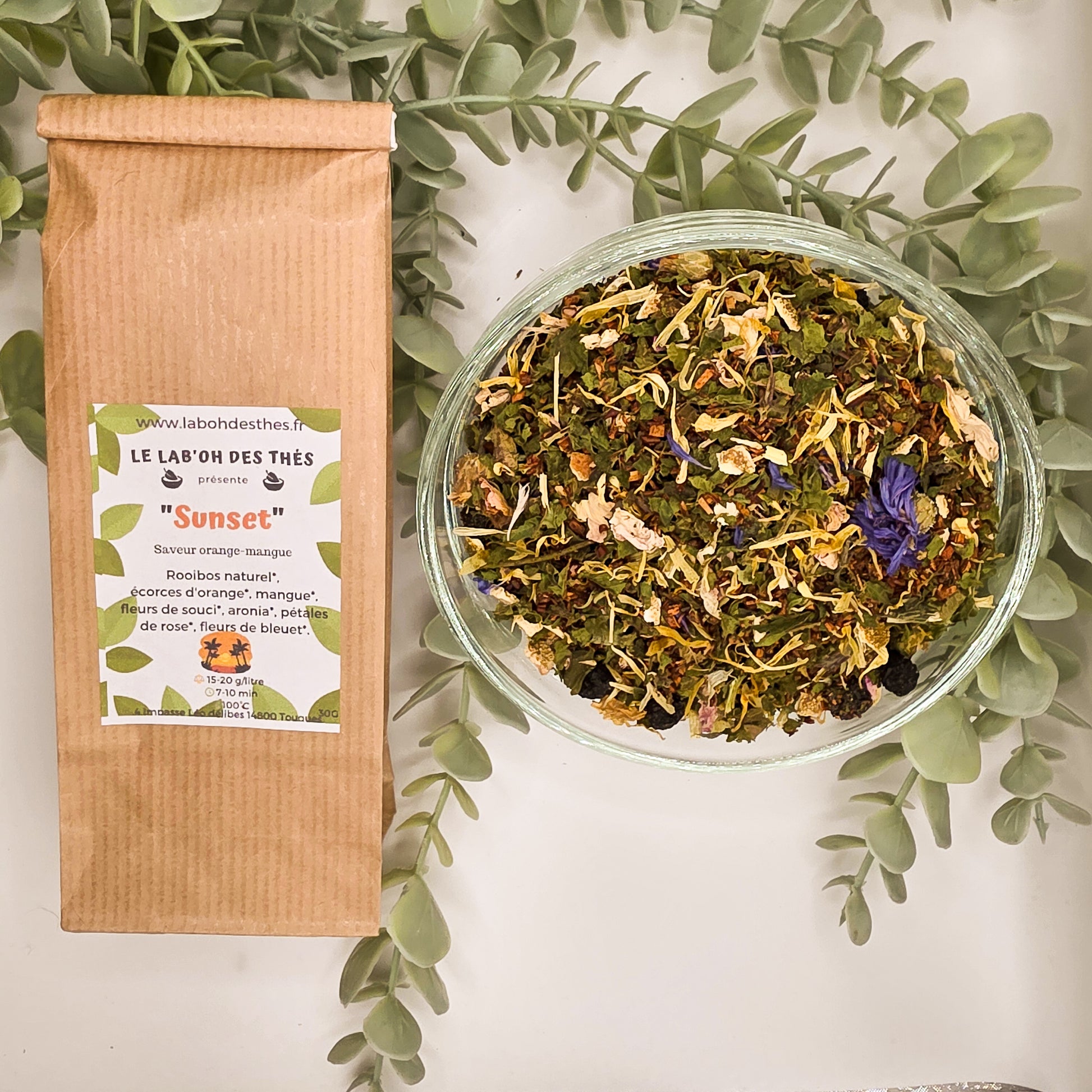 Rooibos Sunset en sachet et vrac – rooibos naturel ortie écorces d'orange mangue fleurs de souci aronia pétales de rose fleurs de bleuet – Le Lab'oh des Thés