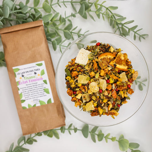 Tisane Éclat Féminin en sachet et vrac – pomme ananas rooibos feuilles de mûre olivier gingembre cannelle camomille orange poivre rose aloe vera alchémille – Le Lab'oh des Thés
