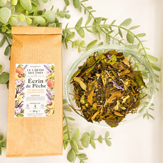 Thé blanc Écrin de Pêche – sachet 30 g et thé en vrac aux notes de pêche, lavande et vanille