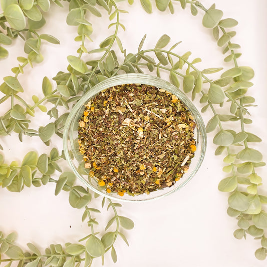 Tisane Après le Festin en vrac dans une coupelle, fenouil, menthe et verveine – Le Lab’oh des Thés